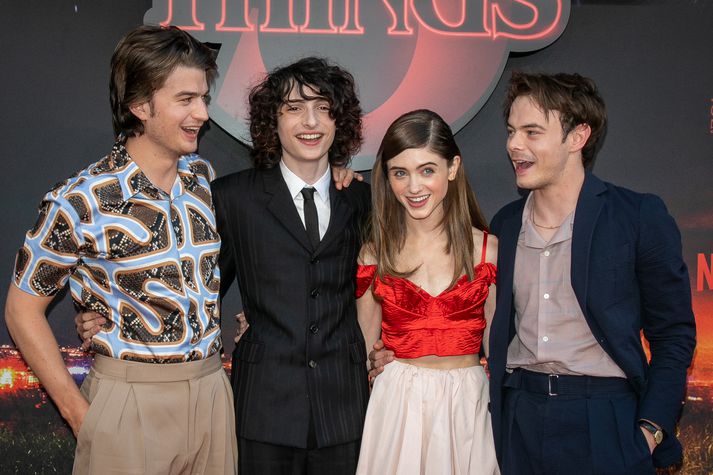 Nokkrir leikarar þáttanna á góðri stundu. (F.v: Joe Keery, Finn Wolfhard, Natalia Dyer og Charlie Heaton)