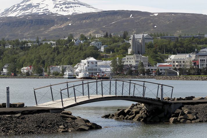 Ekki liggur ljóst fyrir hversu lengi manninum var haldið.