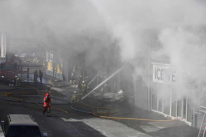 Í Miðhrauni 4 eru fyrirtækin Icewear og Geymslur.is og er húsið við hlið fyrirtækisins Marel.