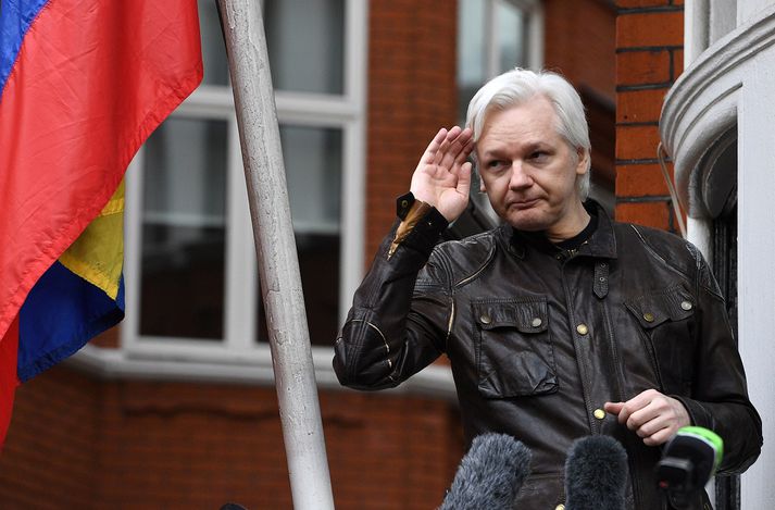 Sögusagnir höfðu lengið verið á kreiki um að hreinlæti Assange í sendiráðinu hefði verið ábótavant.