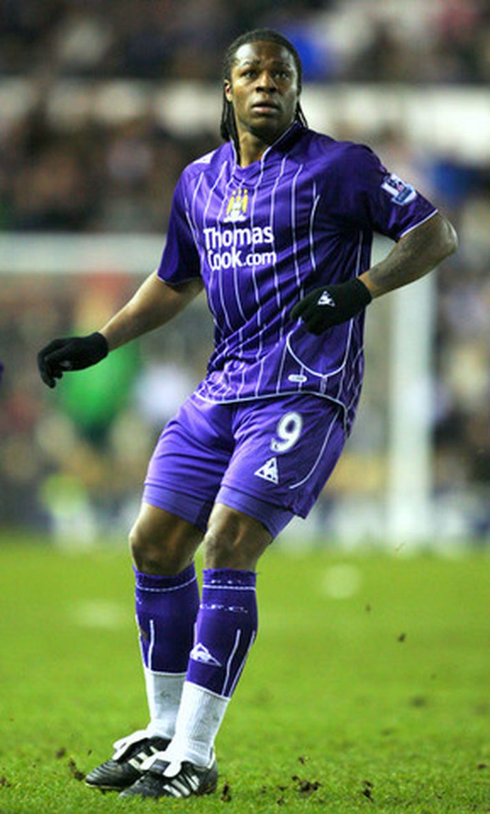 Emile Mpenza í leik með Manchester City í síðasta mánuði.