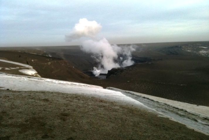 Eins og sést á myndinni þá er gosið að fjara út en myndin var tekin í morgun.