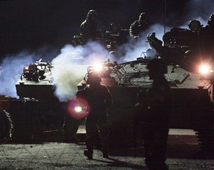 Franskir friðargæsluliðar Nato í Kosovo við landamærastöð í Jarinje.