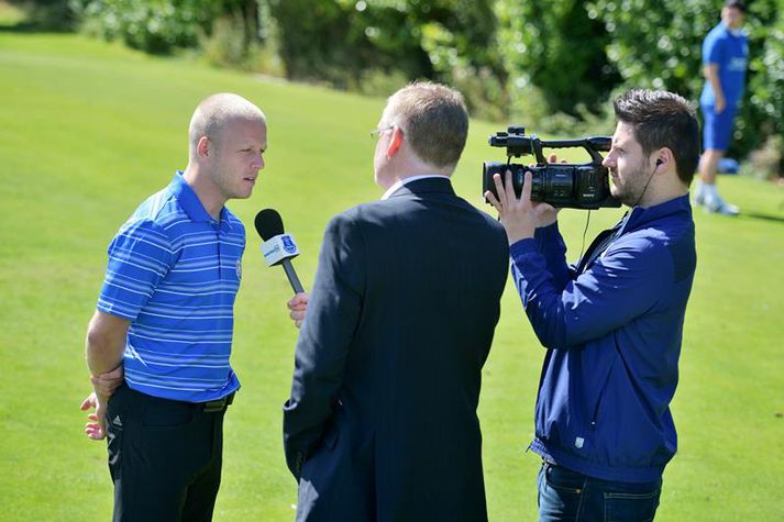 Naismith í viðtali á góðgerðargolfmóti. Hvað annað?