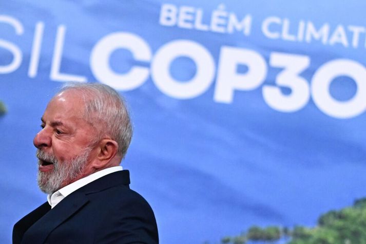 Luiz Inacio Lula da Silva, forseti Brasilíu, á COP30-ráðstefnunni. Fulltrúar hans fjarlægðu vísanir í jarðefnaeldsneyti úr drögum að ályktun ráðstefnunnar vegna þrýstings olíuríkja.