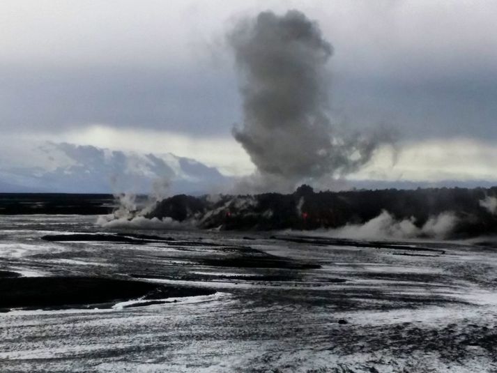 Lava runs into Jökulsá á Fjöllum this morning.