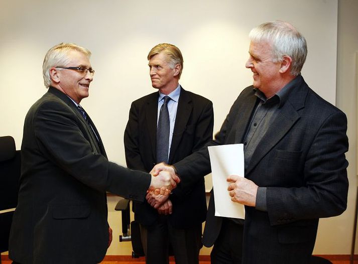 Aðalhagfræðingur Seðlabankans segir kjarasamninga frá 2011 ekki hafa skilað því sem að var stefnt heldur kynt undir verðbólgu og lækkað gengi krónunnar.