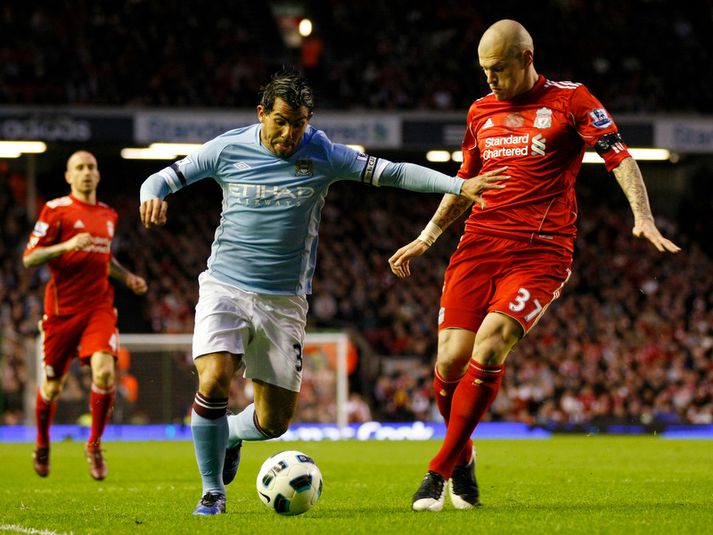 Carlos Tevez meiddist í gær.