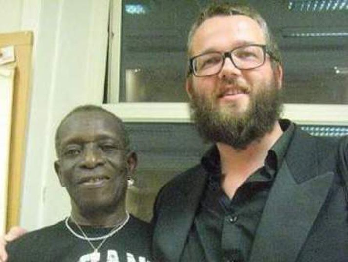 Samúel J. Samúelsson ásamt átrúnaðargoðinu Tony Allen á tónlistarhátíðinni í Noregi.