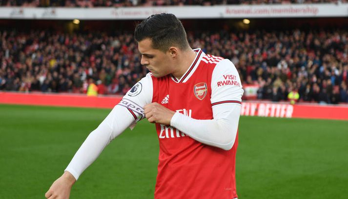 Xhaka gæti misst fyrirliðabandið hjá Arsenal.