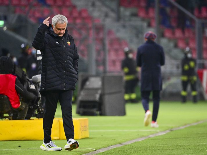 Mourinho á hliðarlínunni í kvöld.