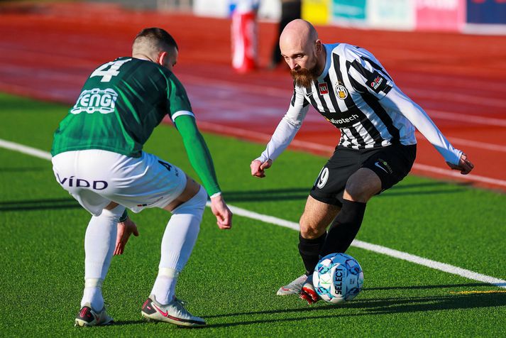 Kristinn Jónsson mætir uppeldisfélagi sínu á Meistaravöllum í kvöld. Hér glímir hann við Damir Muminovic í fyrri leik liðanna á leiktíðinni.