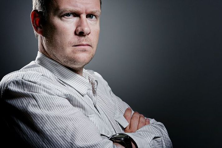 Örn Úlfar Sævarsson er í nýjum Skaupshópi sem hefur þegar tekið til starfa. Hann hlakkar mest til að berja á vinum sínum í pólitík og lofar því að þeir fái enga sérmeðferð. 