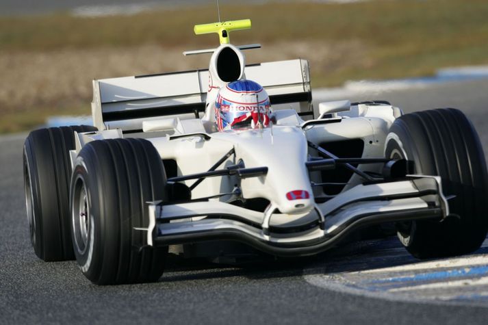 Honda liðið er tilbúið með nýjan bíl fyrir komandi tímabil, en japanska bílaverksmiðjan vill selja liðið með manni og mús fyrir 1. mars.