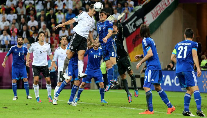 Miroslav Klose skorar markið sitt í kvöld.