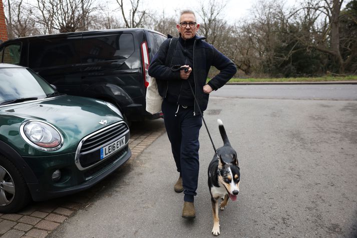 Gary Lineker nýtti tímann um helgina til að viðra hundinn.