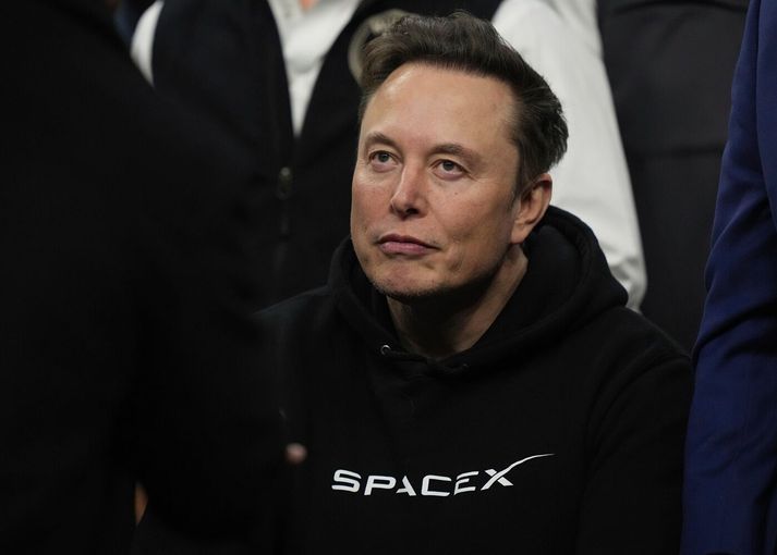 Elon Musk, auðugasti maður heims, mun væntanlega auka auð sinn til muna í dag.