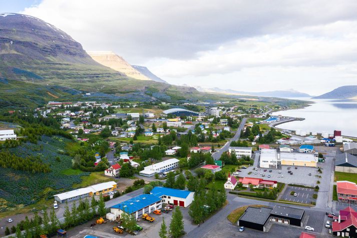 Barnanna er leitað á Reyðarfirði.