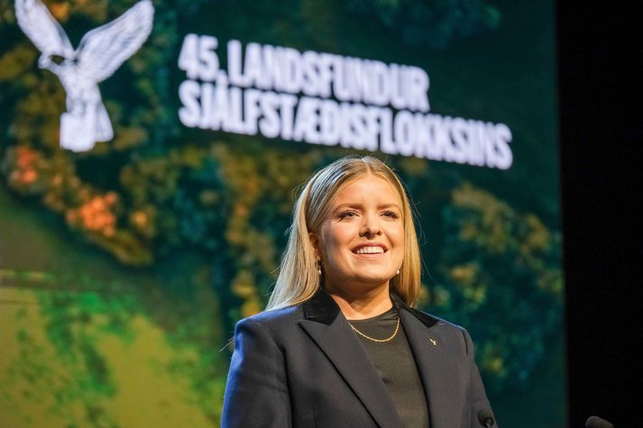 Áslaug Arna Sigurbjörnsdóttir háði harða baráttu við Guðrúnu Hafsteinsdóttur um formennsku í Sjálfstæðisflokknum í febrúar. Guðrún hafði sigur með hársbreidd.