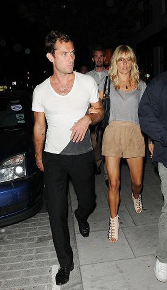 Jude Law og Sienna Miller hafa hætt saman í þriðja sinn.nordicphotos/getty