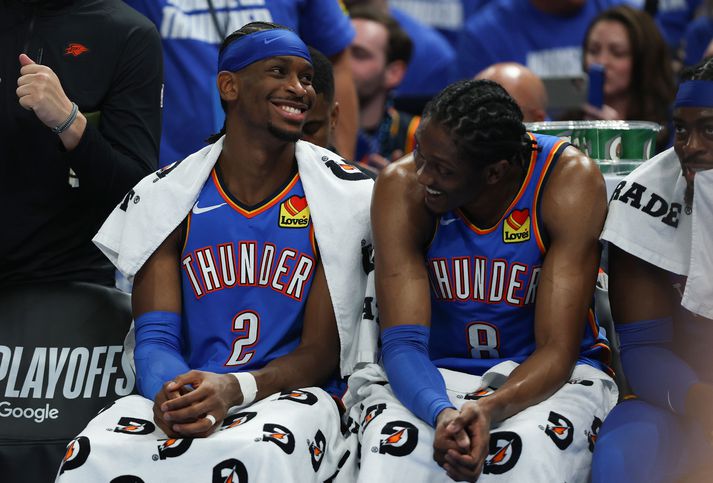 Shai Gilgeous-Alexander er kátur þó svo að Jalen Williams sé ennþá meiddur og eigi eftir að spila sinn fyrsta leik í vetur.