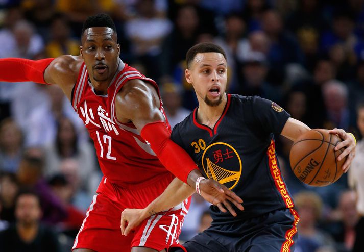 Steph Curry og Dwight Howard eigast við.