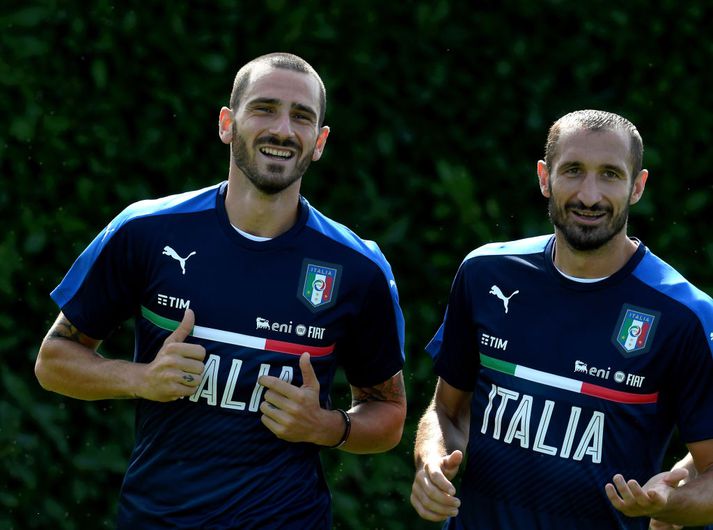 Snillingar. Bonucci og Chiellini á æfingu með landsliði Ítalíu.