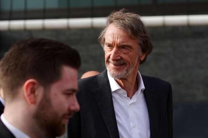 Laxveiðimaðurinn Jim Ratcliffe á nú rúmlega fjórðungshlut í Manchester United og mun sjá um fótboltalegan rekstur félagsins.