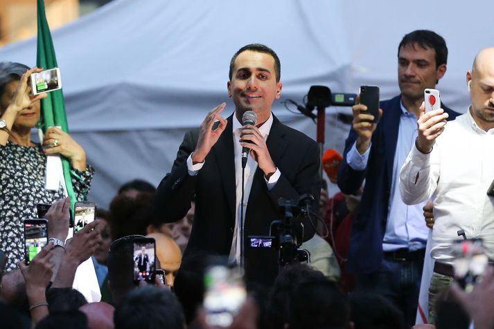 Luigi Di Maio, formaður Fimm stjörnu hreyfingarinnar, er nýr vinnumála- og iðnaðarráðherra