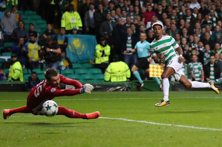 Scott Sinclair skorar eitt af fimm mörkum Celtic-manna í kvöld.