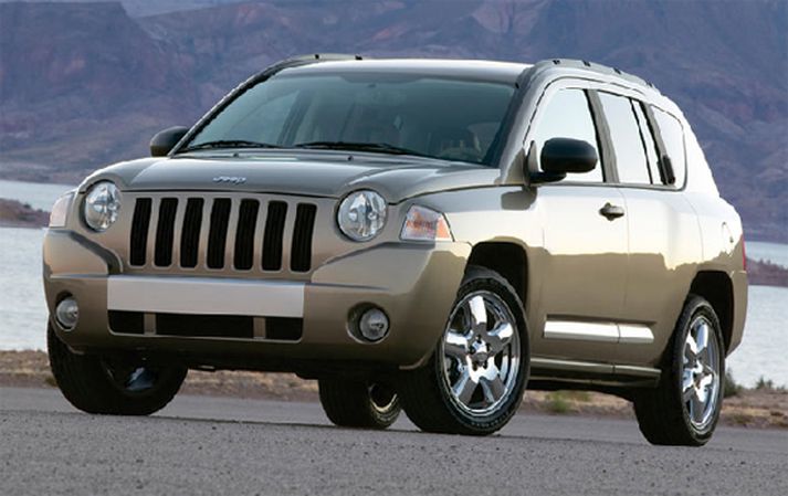 Chrysler býður upp á fáar spennandi nýjungar á bílasýningunni í New York. Hér er kassalaga nýr jeppi Jeep Compass.