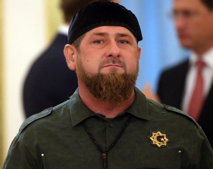 Ramzan Kadyrov, einræðisherra Téténíu, segir Rússa þurfa að beita öllum sínum vopnum til að stöðva Úkraínumenn í austurhluta Úkraínu.