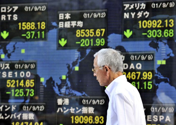 Nikkei 225 vísitalan hefur ekki lækkað meira á einum degi í þrjú ár.