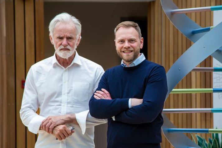 Kári Stefánsson, forstjóri Íslenskrar erfðagreiningar, og Dr. Ólafur Andri Stefánsson, fyrsti höfundur greinarinnar.