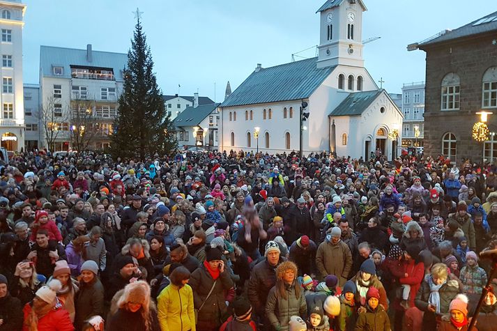 Frá síðustu hefðbundnu tendrunarathöfninni, sem haldin var árið 2019.