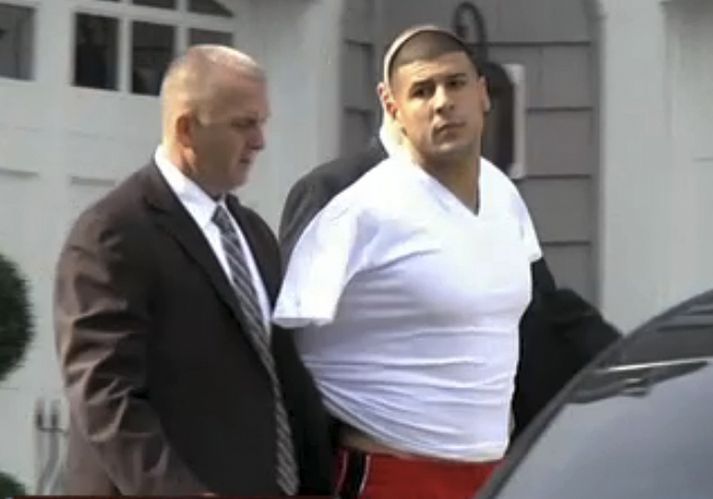 Aaron Hernandez eftir handtökuna í gær.