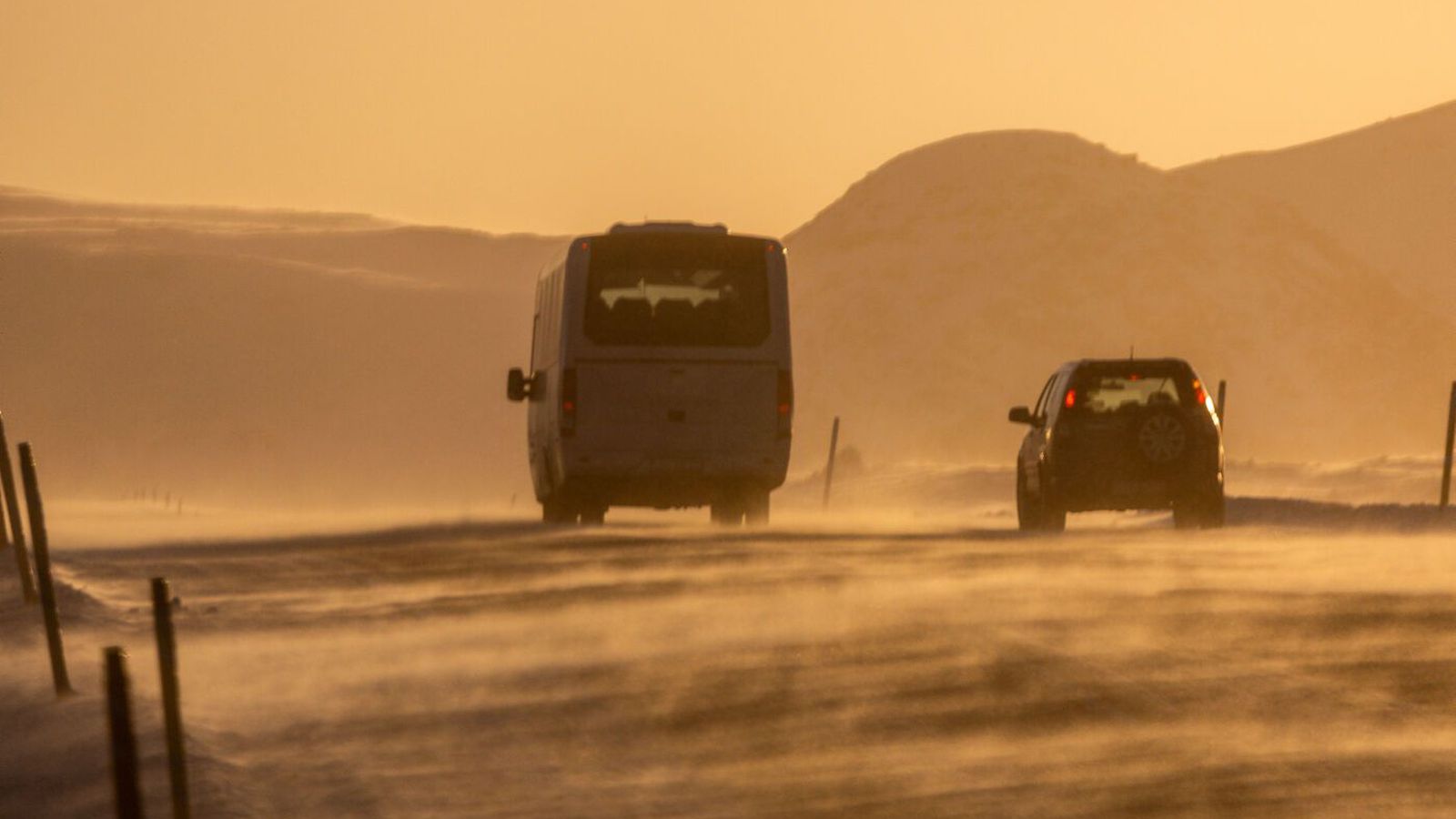 Við­varanir að falla úr gildi en meira ó­veður í nánd