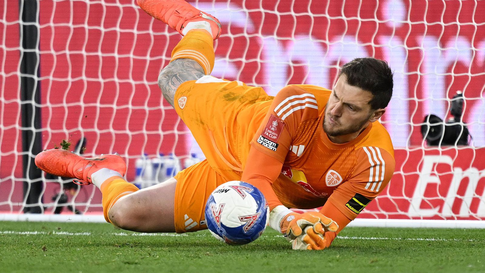 Leeds í undan­úr­slit í fyrsta sinn í 39 ár eftir ó­trú­lega dramatík