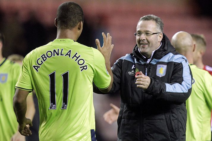Gabriel Agbonlahor fagnar sigurmarki sínu með stjóranum Paul Lambert.