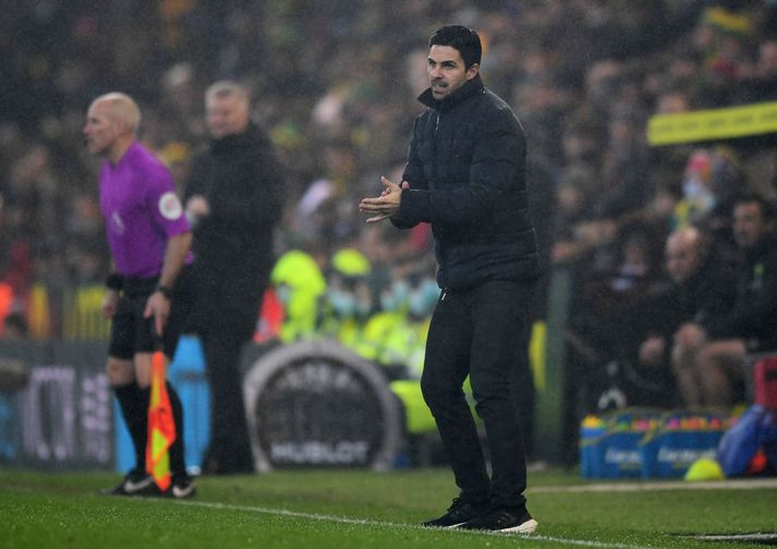 Mikel Arteta segist vera að verða uppiskroppa með hugmyndir um hvernig hann getur fengið sína menn til að hætta að fá rauð spjöld.