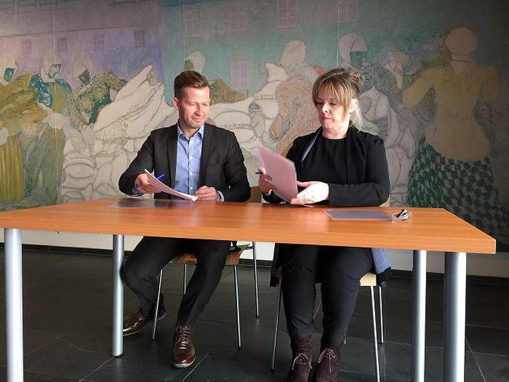Kolbeinn Árnason frá SFS og Ragnheiður Haraldsdóttir, forstjóri Krabbameinsfélagsins.