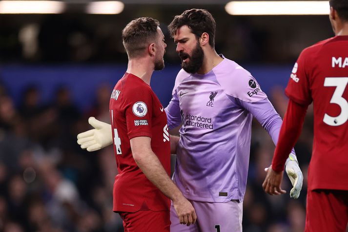 Jordan Henderson og Alisson rífast.