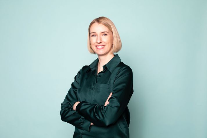 Steinunn Gyðu- og Guðjónsdóttir vann áður hjá Stígamótum en réði sig svo til Aton JL. Hún re spunaleikari hjá Improv Ísland.