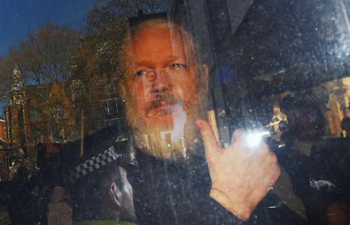 Assange er talinn ætla að berjast gegn framsali til Bandaríkjanna með kjafti og klóm.