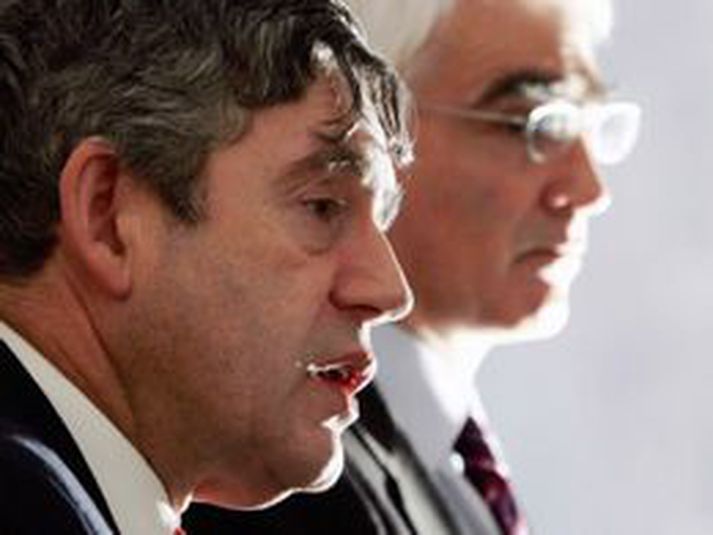 Gordon Brown, forsætisráðherra Bretlands og Alistair Darling, fjármálaráðherra beittu hryðjuverkalögum á Landsbankann.