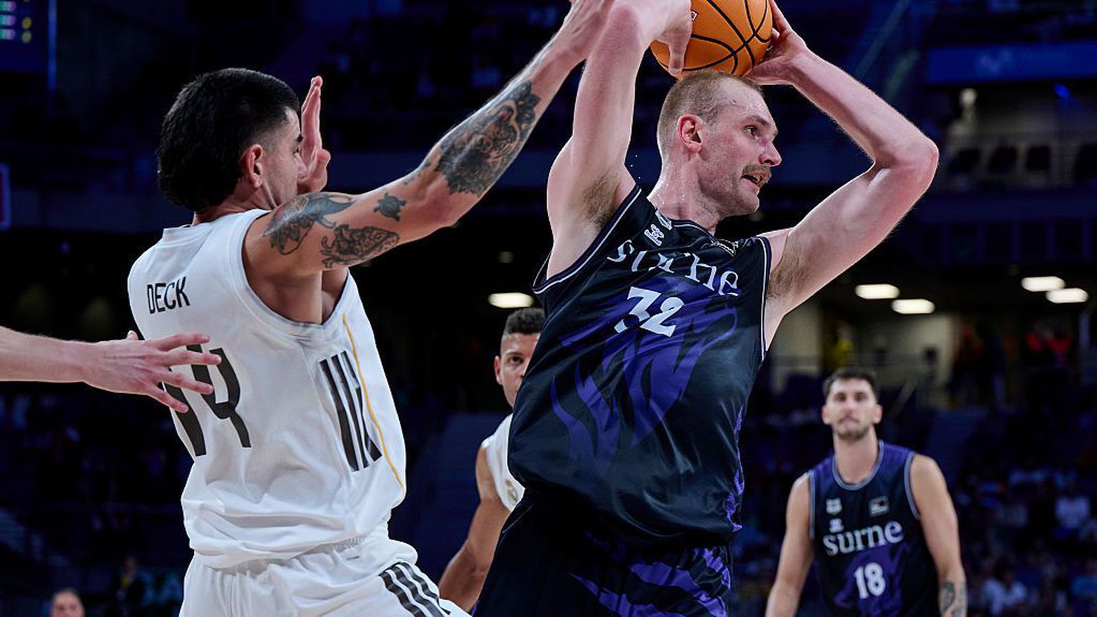 Tryggvi og fé­lagar fara taplausir á­fram