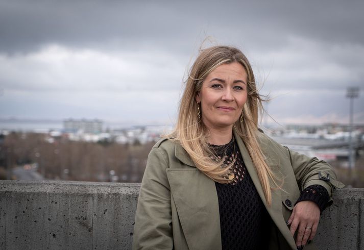 Dagskrárgerðakonan Þórdís Valsdóttir er nýjasti gestur Einkalífsins þar sem hún segir meðal annars frá erfiðum missi þegar systir hennar féll frá vegna ofneyslu eiturlyfja. 