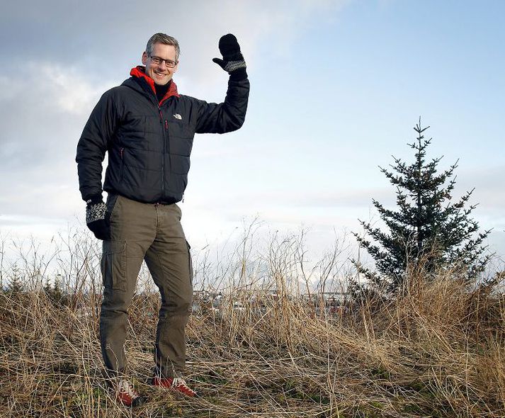 Einar lét undan þrýstingi og heldur ball á laugardag þar sem hljómsveitin Brimnes spilar.
