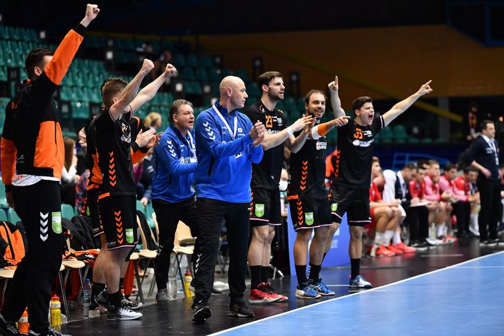 Poland vs Netherlands epa09074608 Head coach of Netherlands national team Erlingur Richardsson (C) gestures during the 2022 EHF Men's European Championship qualifier handball match between Poland and Netherlands in Wroclaw, Poland 14 March 2021. EPA-EFE/MACIEJ KULCZYNSKI POLAND OUT