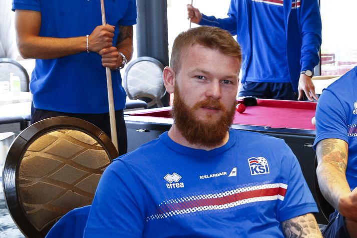 Aron Einar Gunnarsson í rólegheitum á hótelinu í dag.